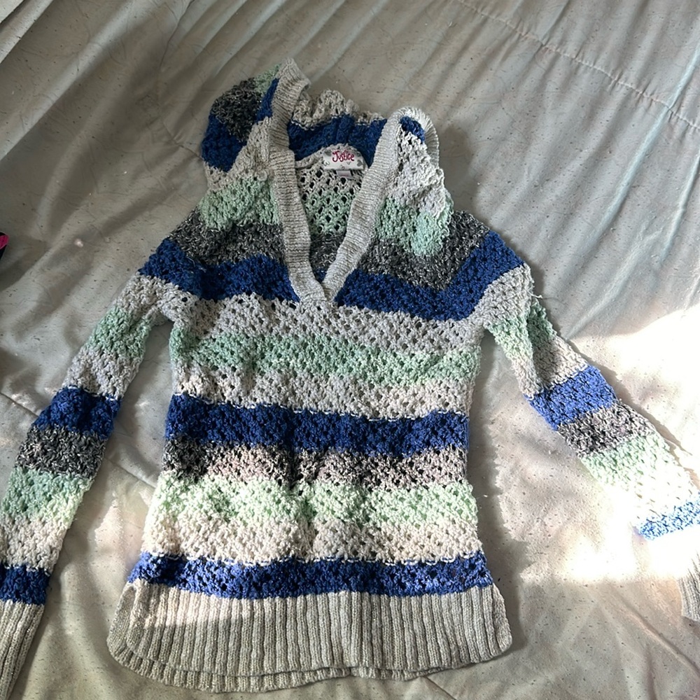 Girls sweater with hood